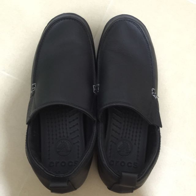 brand_new_crocs_for_men_1474692454_c936a713.jpg