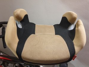 Booster seat_R.jpg